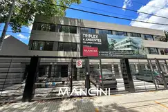 TRIPLEX DE 4 AMB. C/ JARDIN Y PARRILLA - CENTRO GRAL. SAN MARTIN