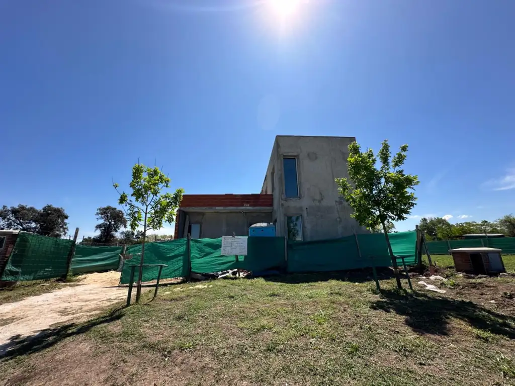 Venta Casa A Estrenar - Barrio Santa Lucía