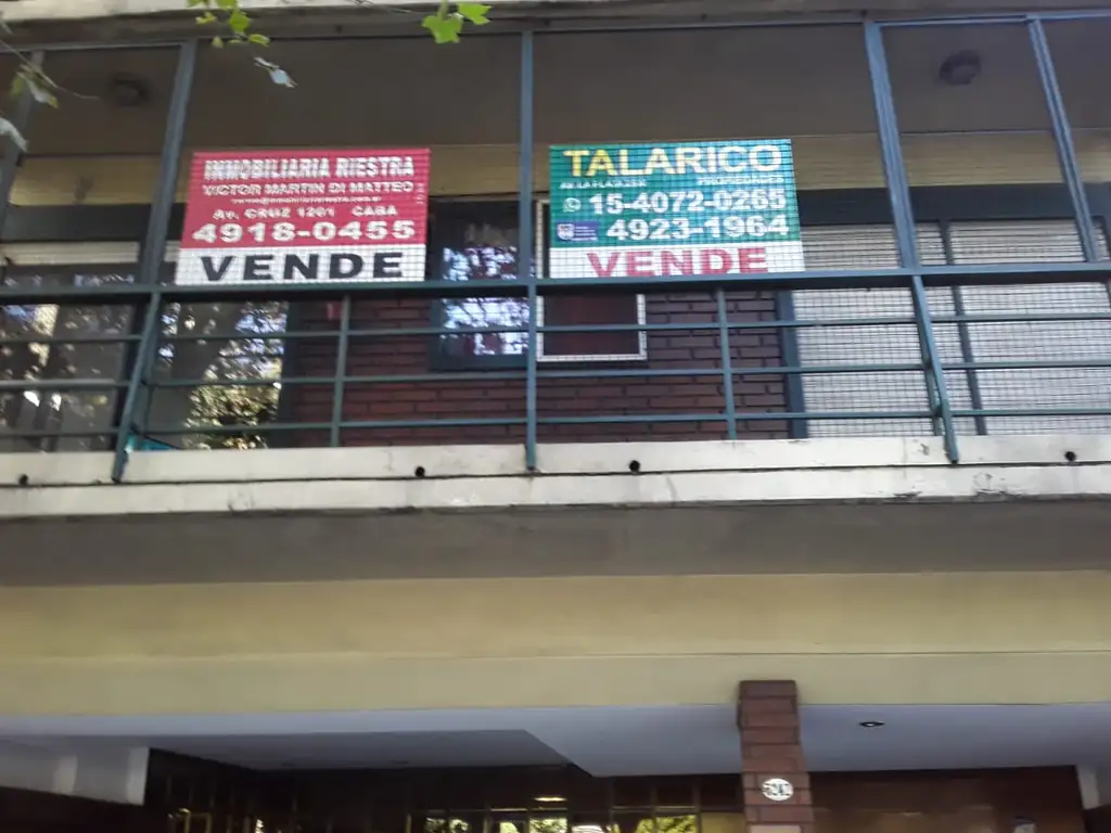 -venta de departamento parque patricios sobre la avda. Caseros