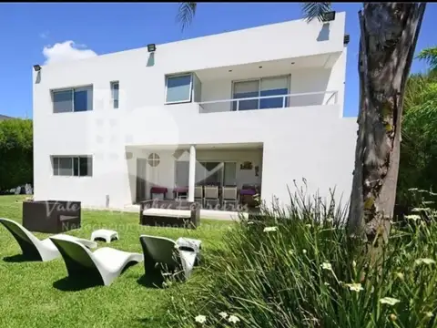 Casa a la venta en Fincas de Iraola II