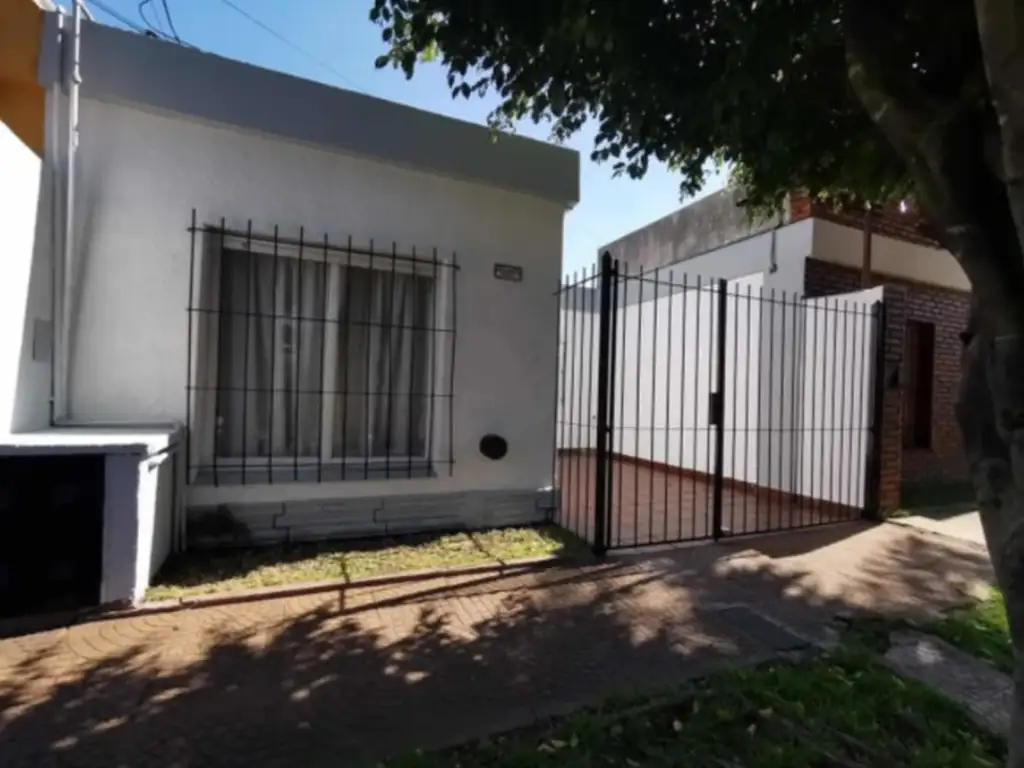 Casa en Venta en Castelar Norte - 3 ambientes
