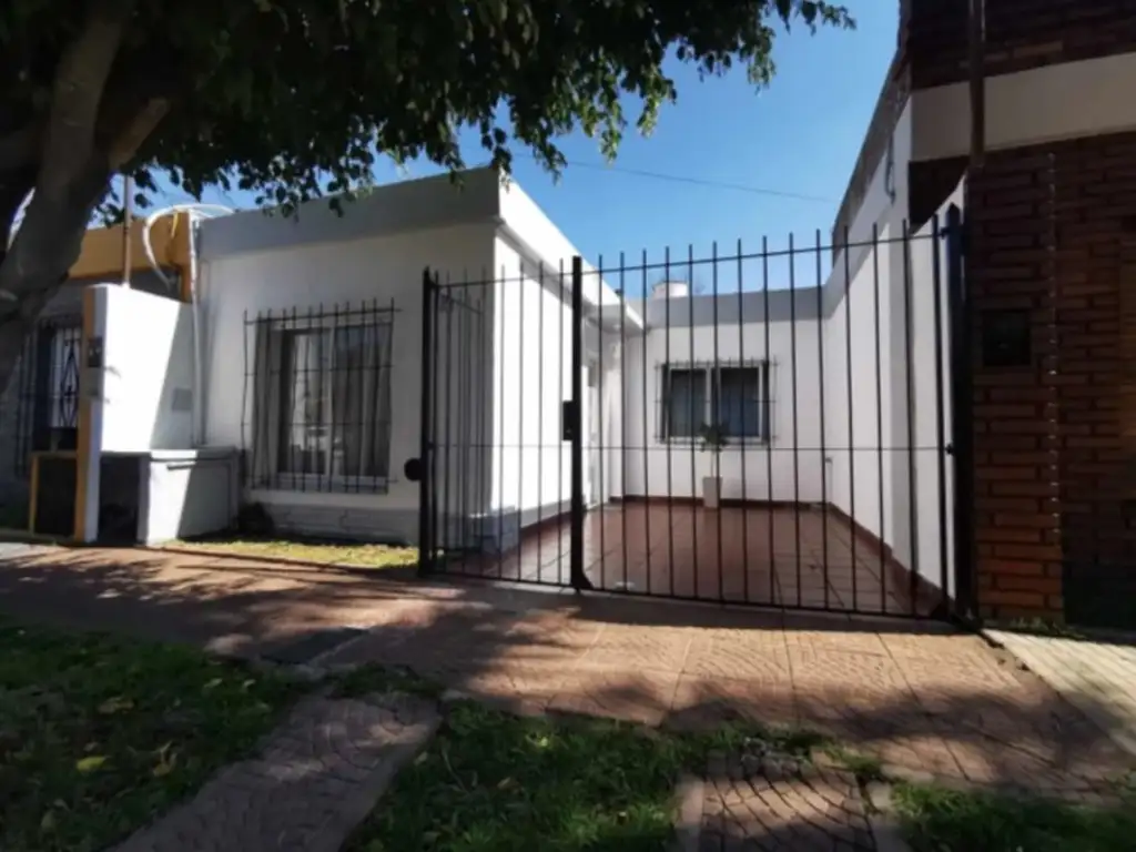 CASA AMERICANA PH DE 3 AMBIENTES EN CASTELAR (2896) TOMA PROPIEDAD EN PAGO - Foto 0