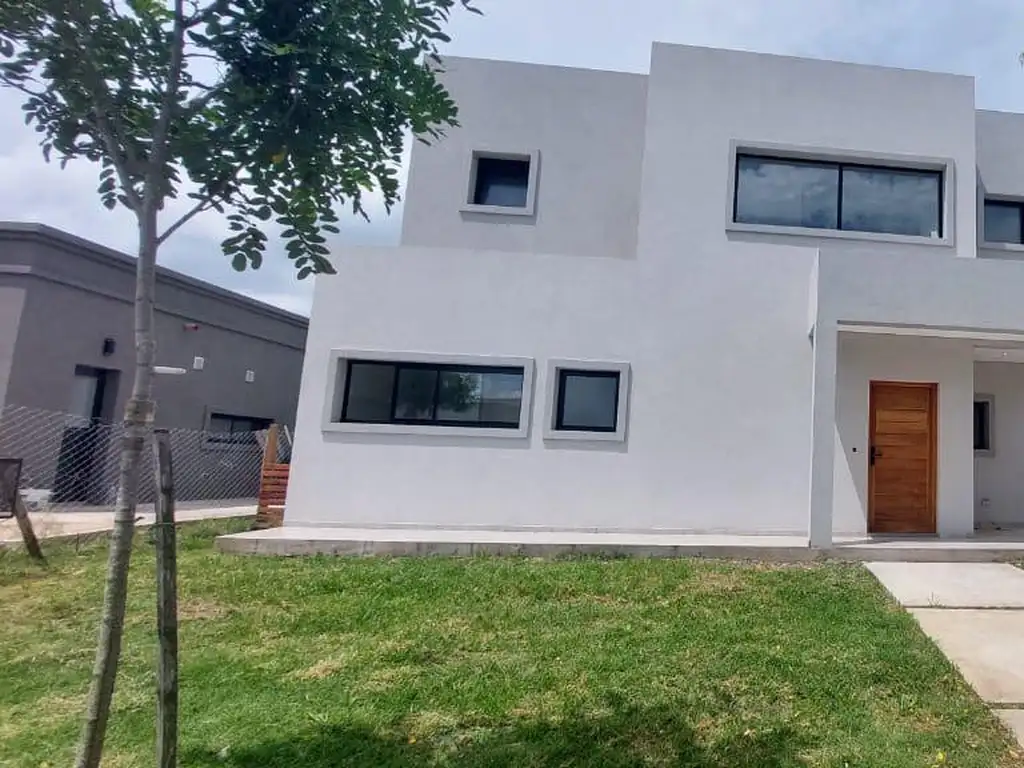 Hermosa Casa a Estrenar en Barrio San Pablo, Pilar