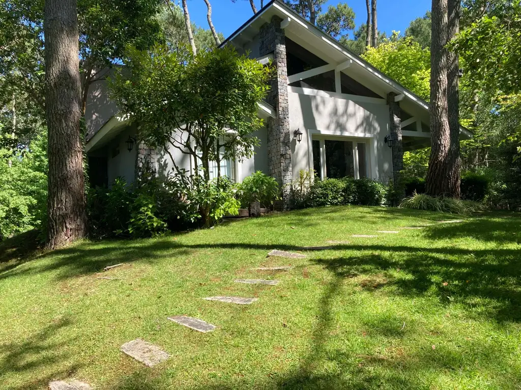 casa de 3 dormitorios con piscina, capacidad 6 personas