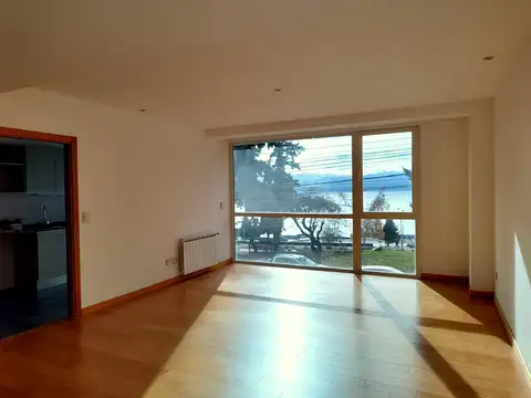 Departamento en venta en Bariloche. Vista al lago. Cochera. Gimnasio   salón.