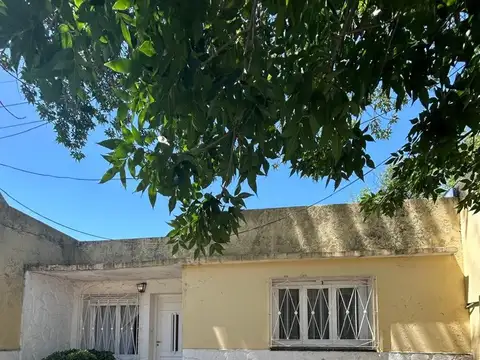 CASA EN VENTA EN COLON CON LOCAL MÁS GALPÓN