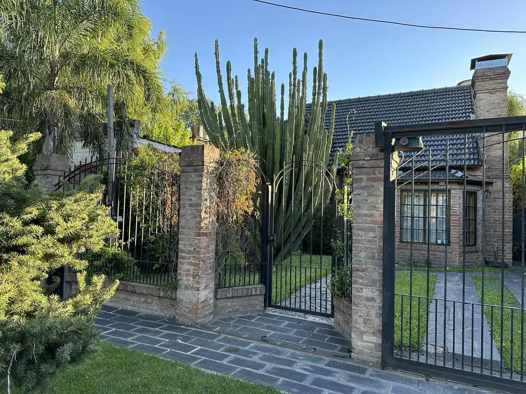 Casa en Venta en Adrogué