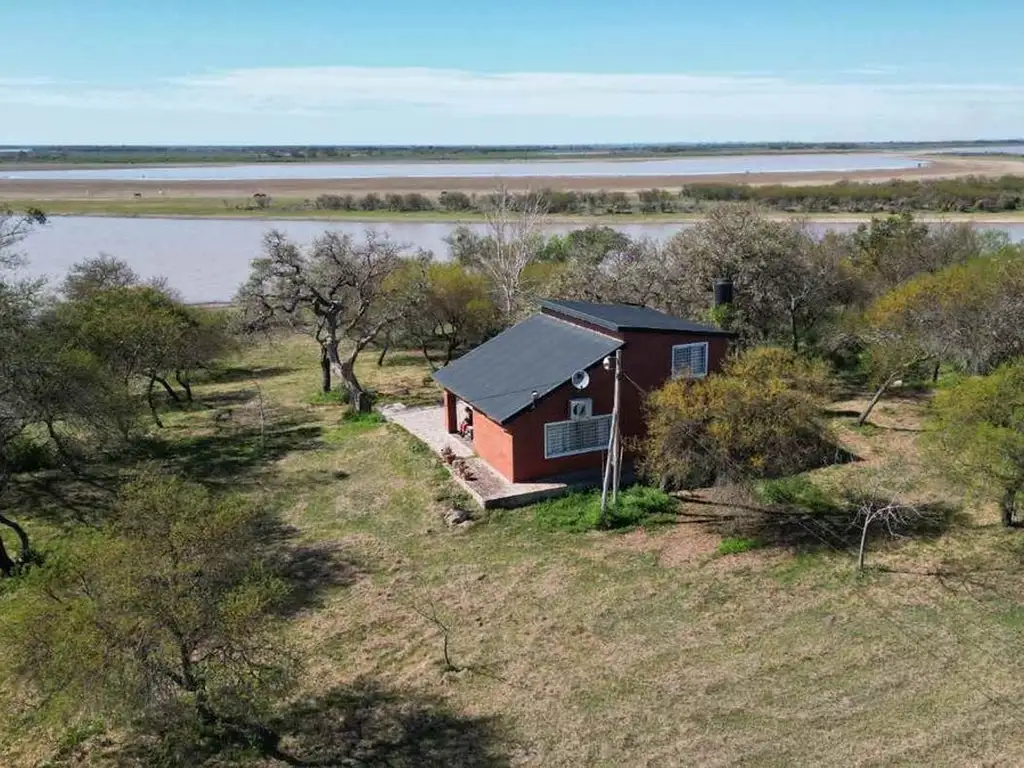 Venta de campo de 5 hectáreas con cabaña y galpón