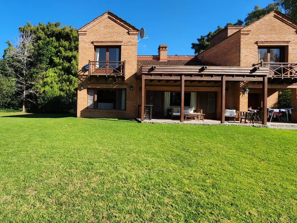 Venta o Alquiler, Casa en  Barrio Talar de Pacheco, 8 ambientes, jardín, pileta