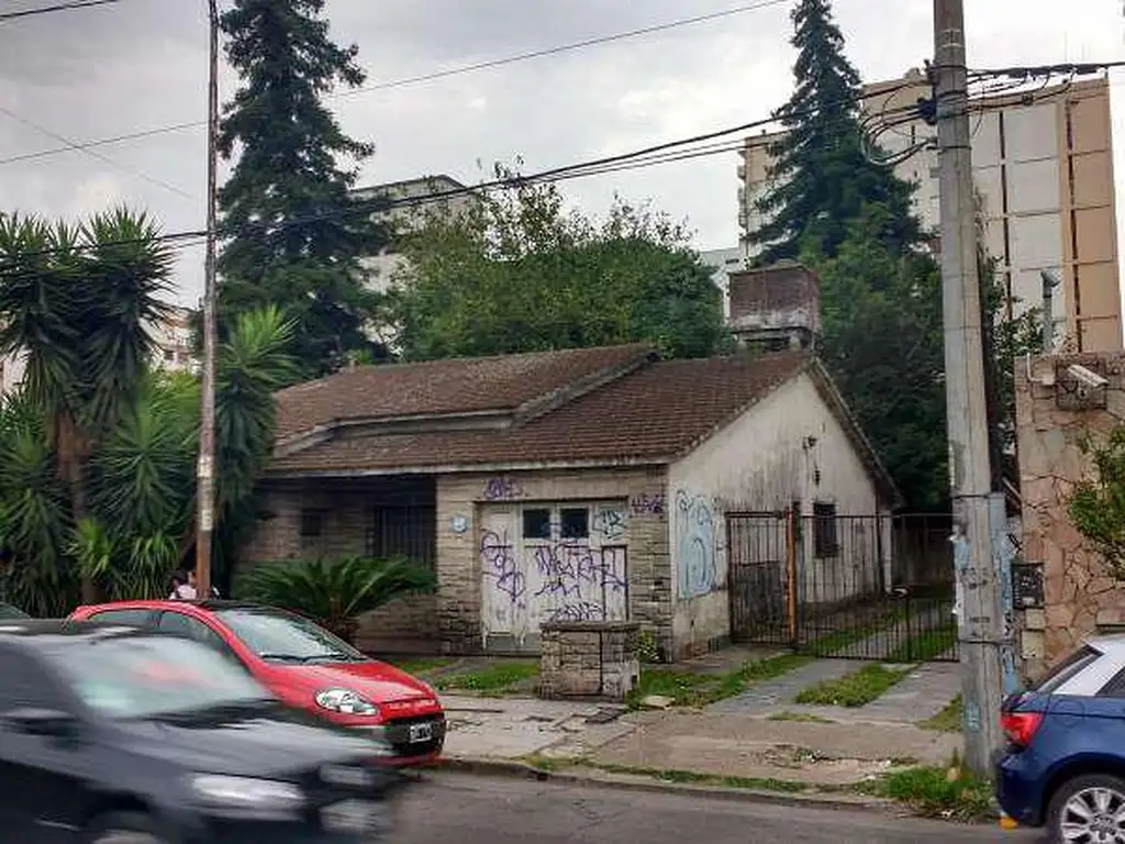 El terreno está ubicado en el corazón de Ramos Mejía zona Oeste del AMBA.