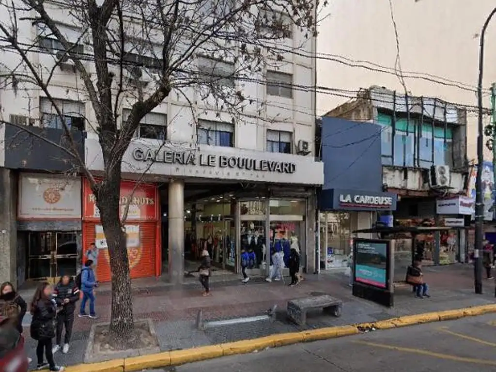 ALQUILER DE LOCAL EN GALERÍA SOBRE AV RIVADAVIA - FLORES