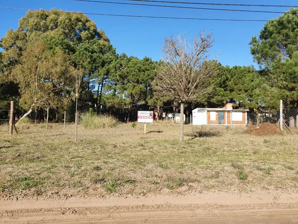 Excelente lote sobre Av. Roldán