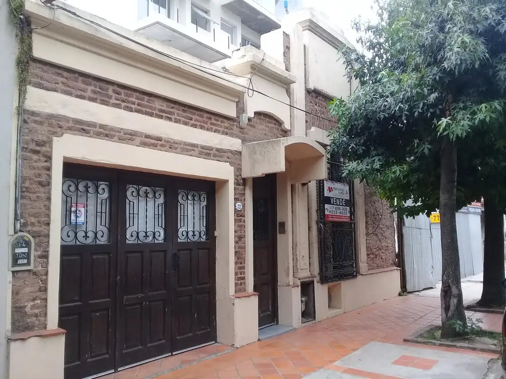 Venta Quilmes centro. Casa 4 amb. Ideal constructor.