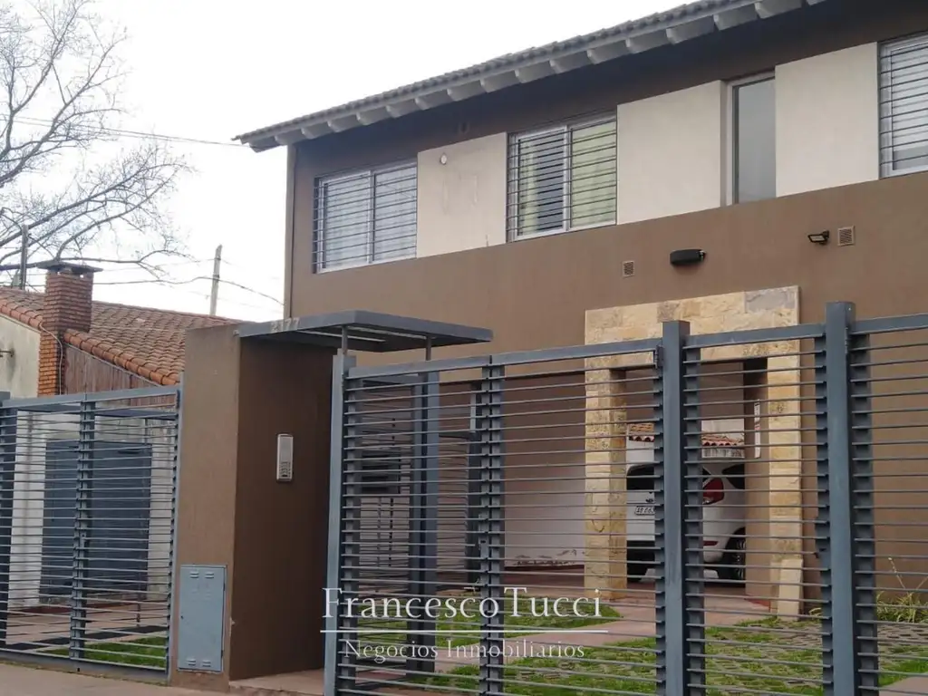 Casa PH 2 ambientes con cochera Castelar