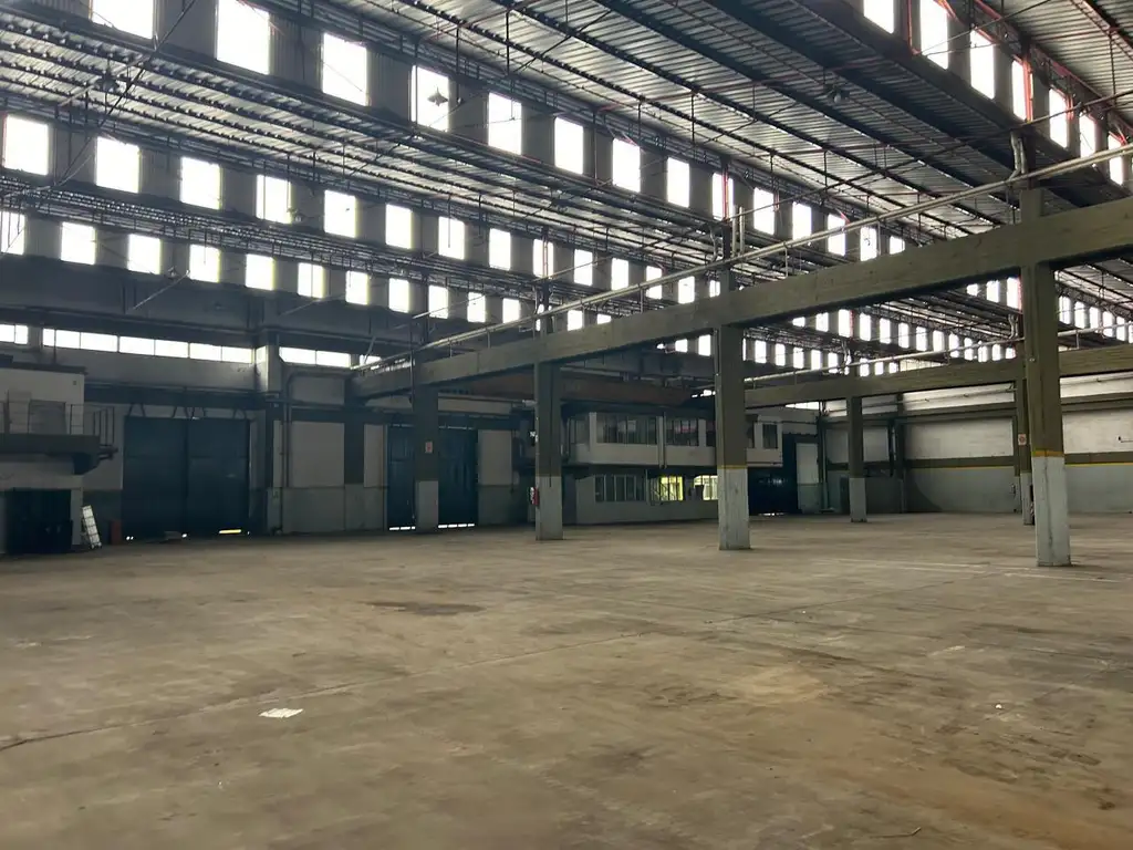 Galpón - Depósito de 3600 m2. en  Pompeya - ALQUILER