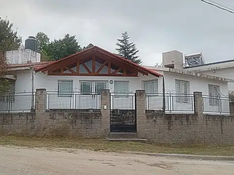 CASA EN VENTA 4 DORMITORIOS EN VILLA CARLOS PAZ APTO CREDITO