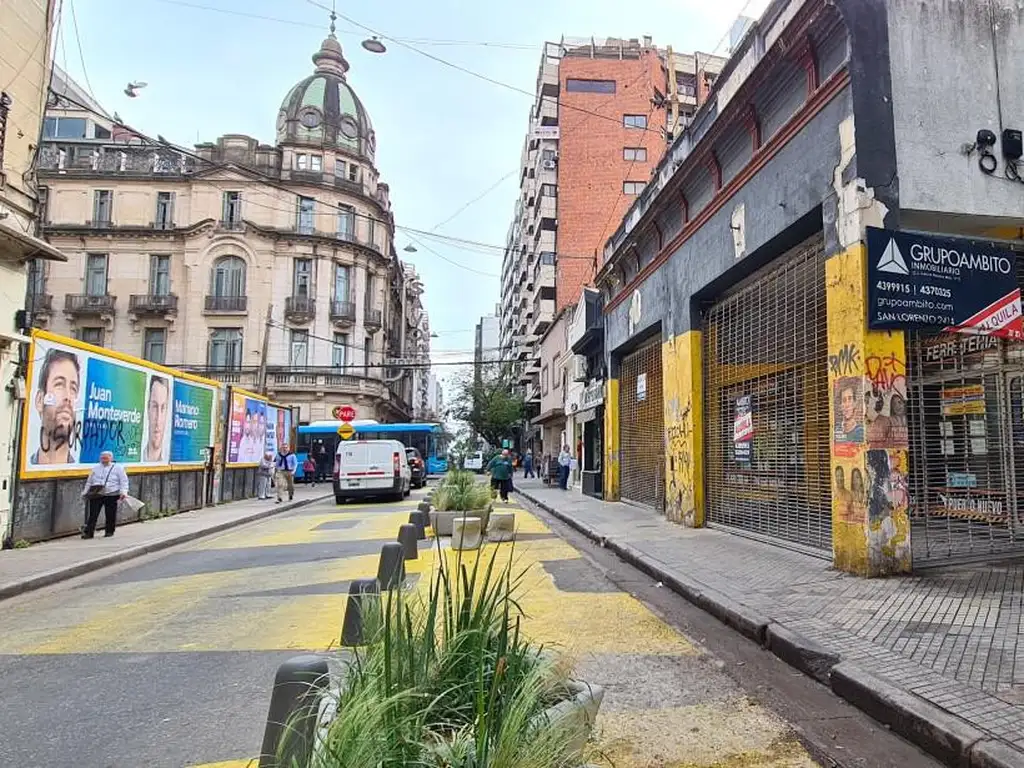 San Martin y San Lorenzo. 13m de Frente. 310m2 cubiertos