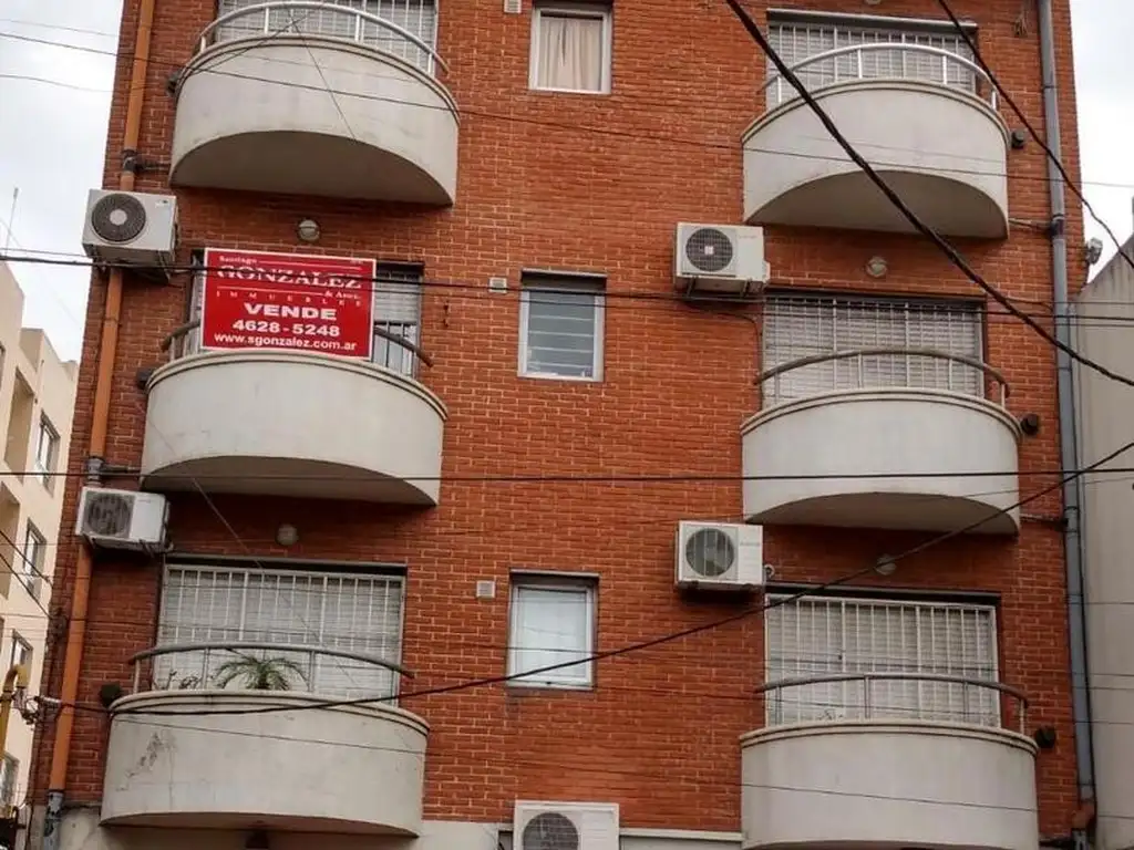 2 AMBIENTES SEMI PISO MORON CENTRO CON COCHERA