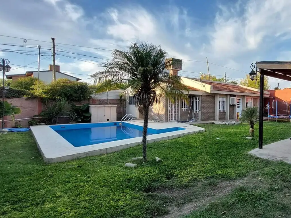 Vivienda con amplio parque y piscina