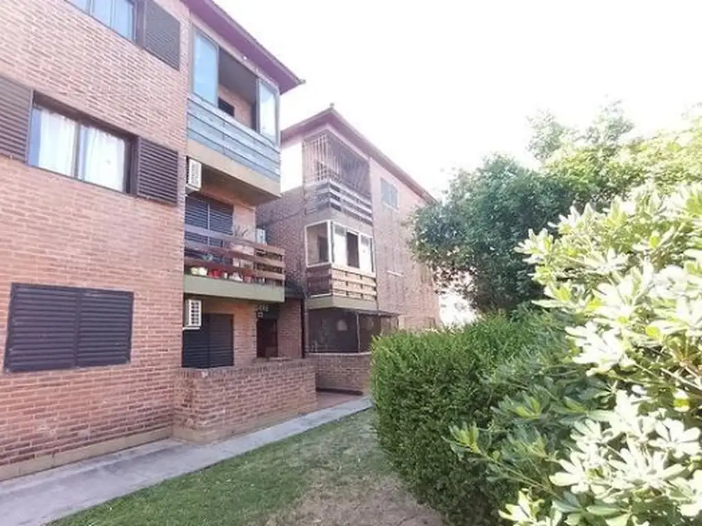 Departamento en venta de 2 dormitorios c/ cochera en Tolosa