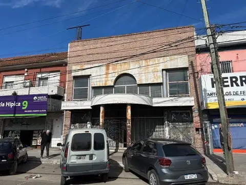 Local Comercial en  venta - Centro Comecial de I. Casanova, salida a dos calles