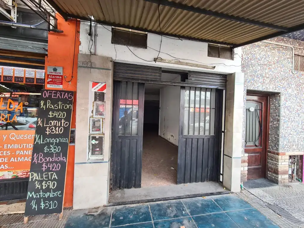 Local Comercial 130 m² c/ 2 baños, cocina y patio - San Justo