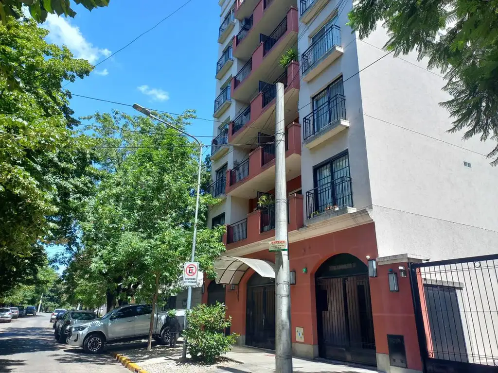 Cochera cubierta en venta- Edificio Miradores II