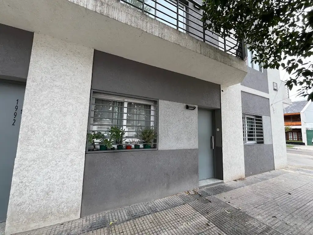 Hermoso Depto tipo Casa 3 Ambientes al frente con 2 Balcones. Apto Credito