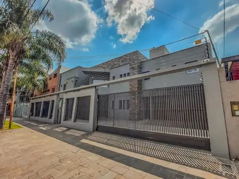 Casa en venta Haedo chico 8 ambientes refaccionada a nueva