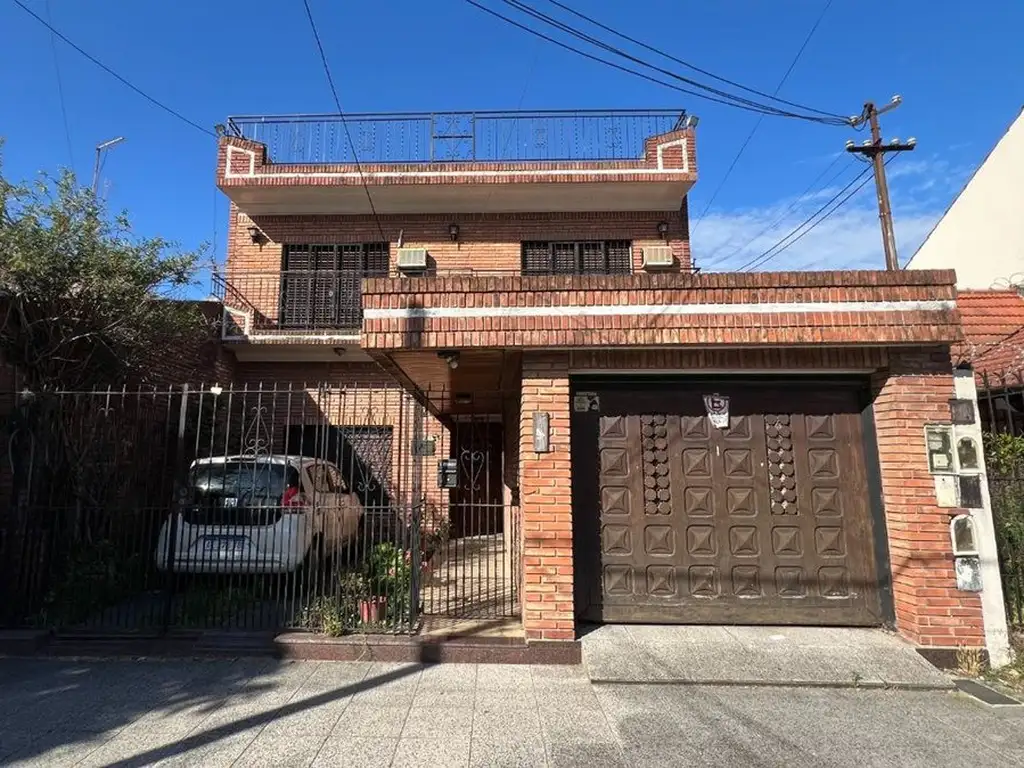 Venta CASA de película 5 AMB c/cochera Lanús oeste