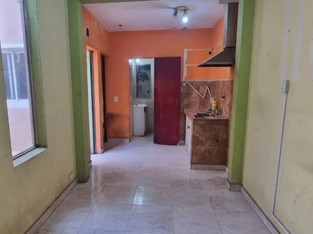 EN VENTA EN CASEROS PH AL FONDO DE 3 AMBIENTES CON PATIO PROPIO CON PARRILLA FICHA FICHA 9693