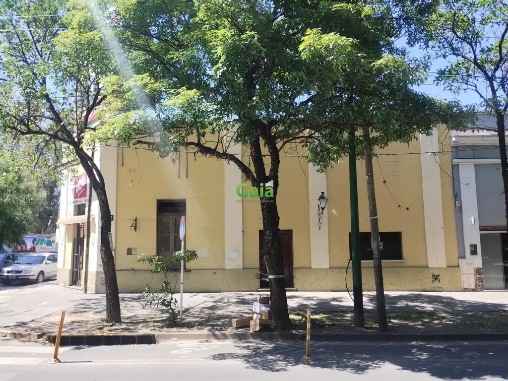 Casa para edifcio Av Belgrano es Alvear