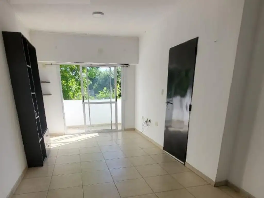 ¡VENDE! ¡Departamento con terraza propia!