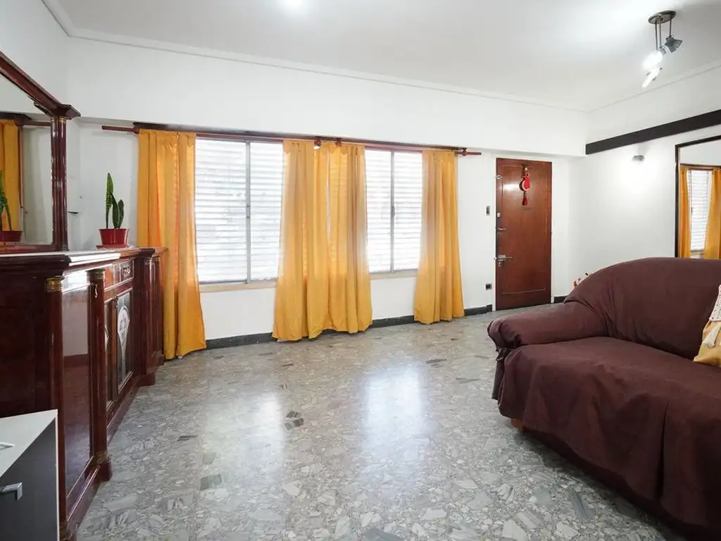 Venta Casa 4 ambientes con Cochera en Lanus