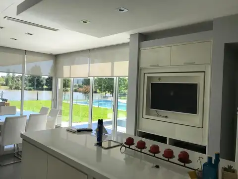 Casa en Venta - 5 ambientes - USD 650.000
