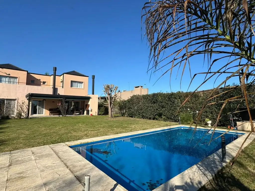 Casa en venta en Santa Guadalupe - Pilar del Este