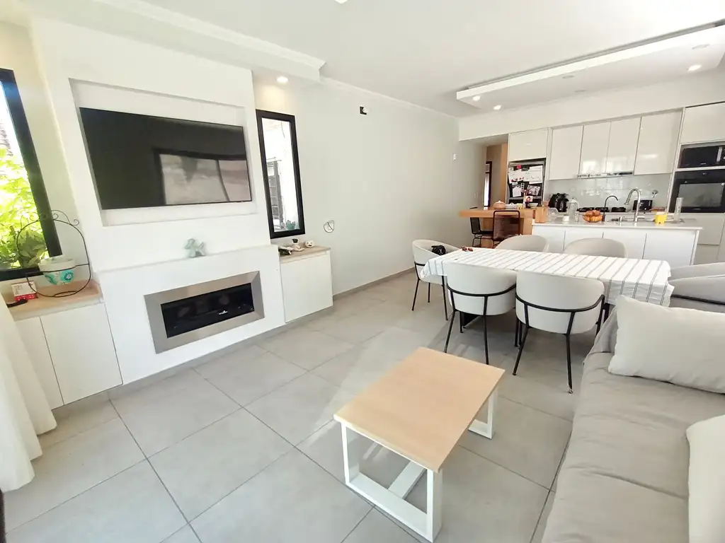 VENTA CASA 3 AMB CON PARQUE, BERNAL ESTE