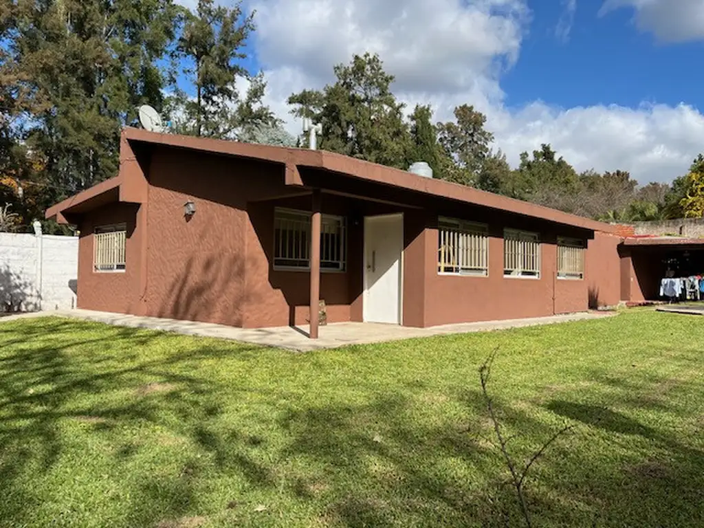 Casa en excelente ubicacion en De Vicenzo Chico