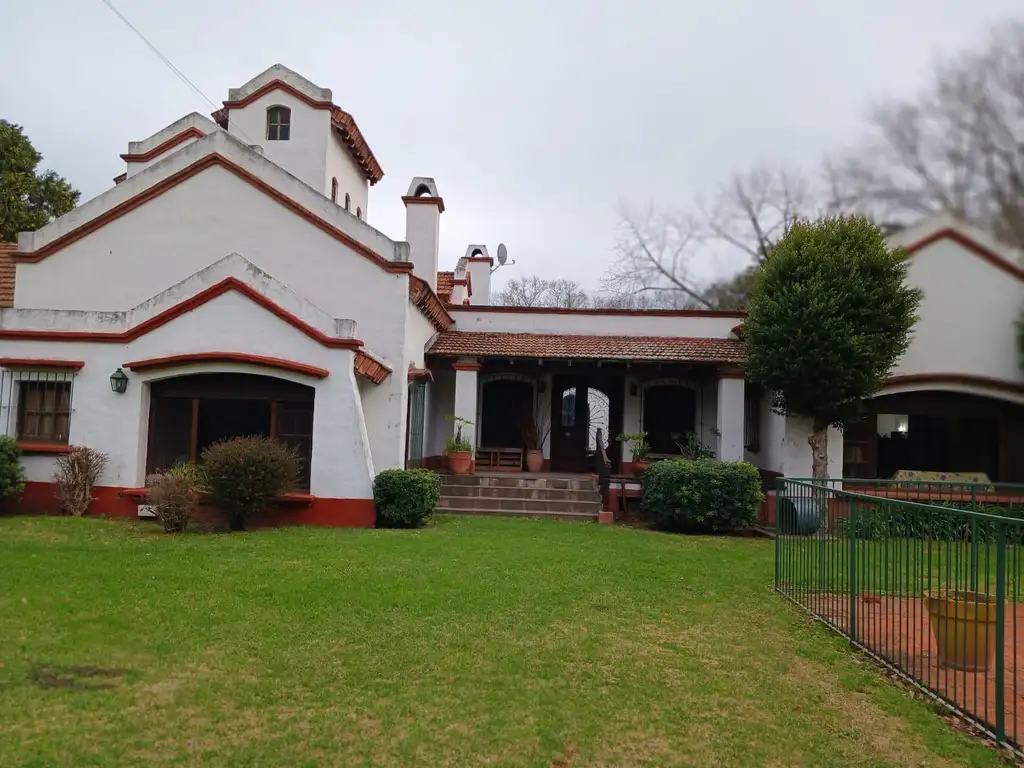 Venta Casa 7 Ambientes con Pileta en El Cazador Escobar