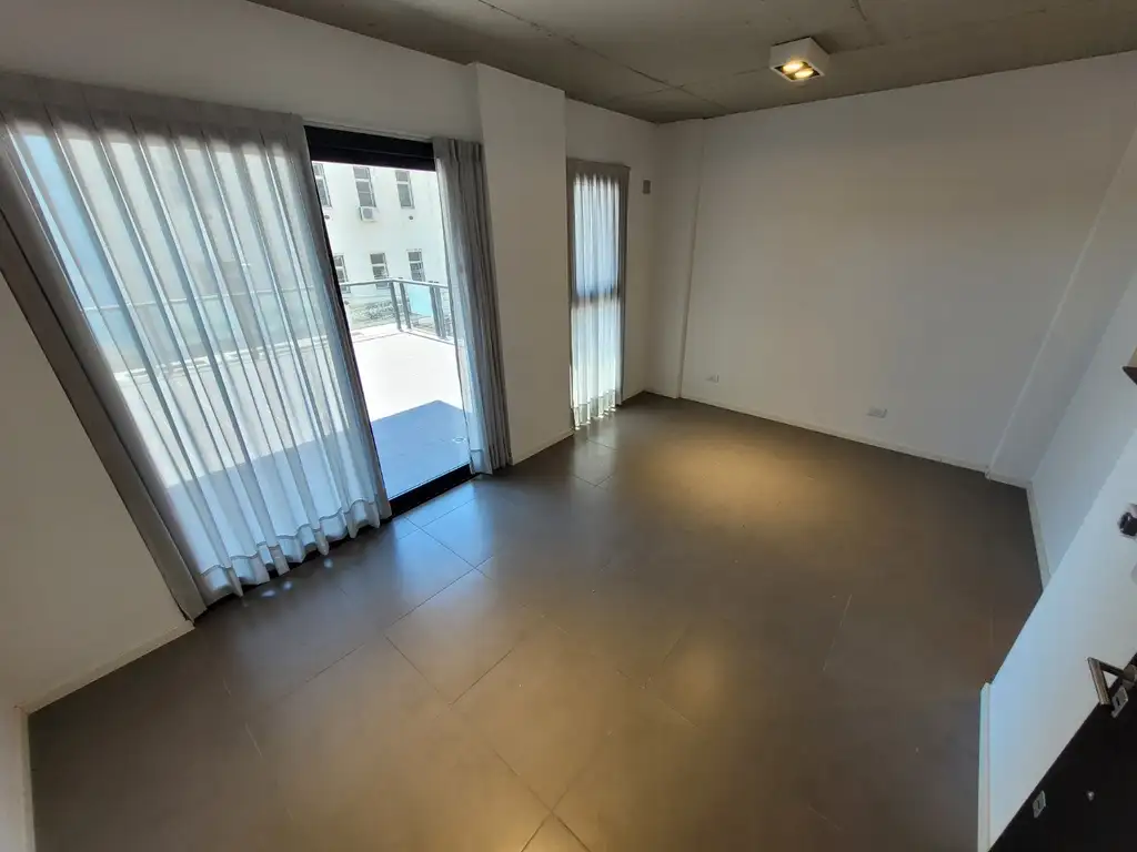 Venta de depto semipiso con balcon terraza en Bernal Centro