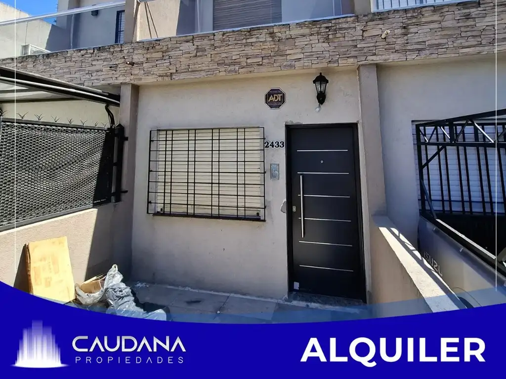 Duplex tres ambientes con cochera en alquiler en Ramos Mejia