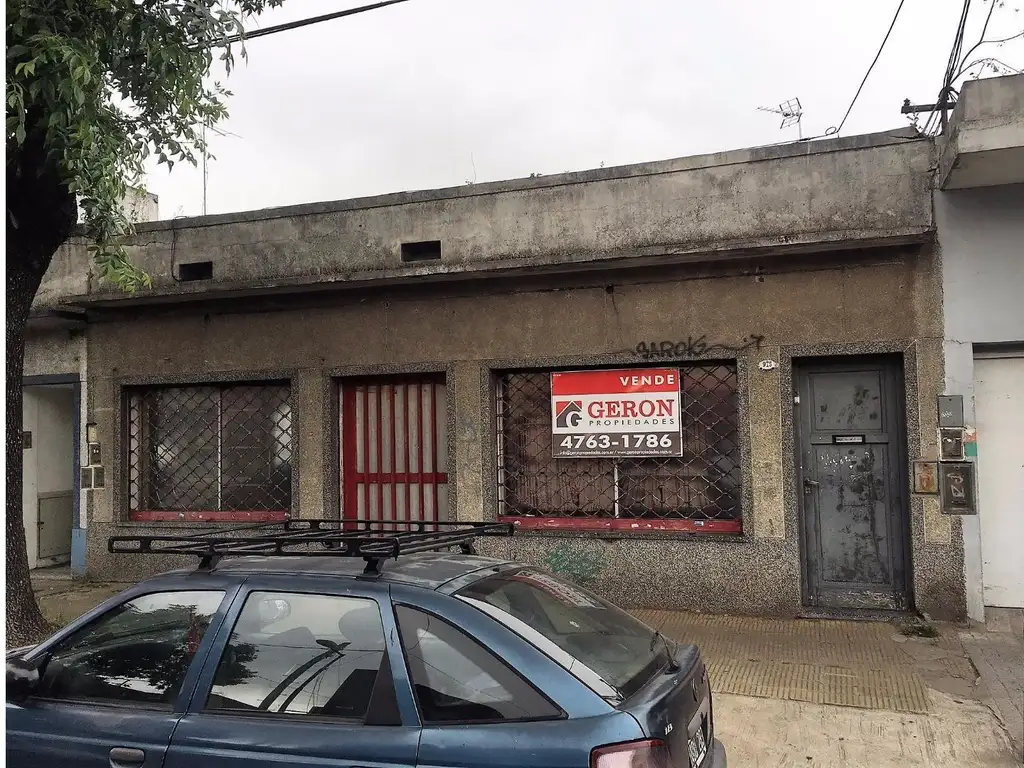 LOCAL Y VIVIENDA A REFACCIONAR / 8.66 X 35 MTS S/ AV ADER