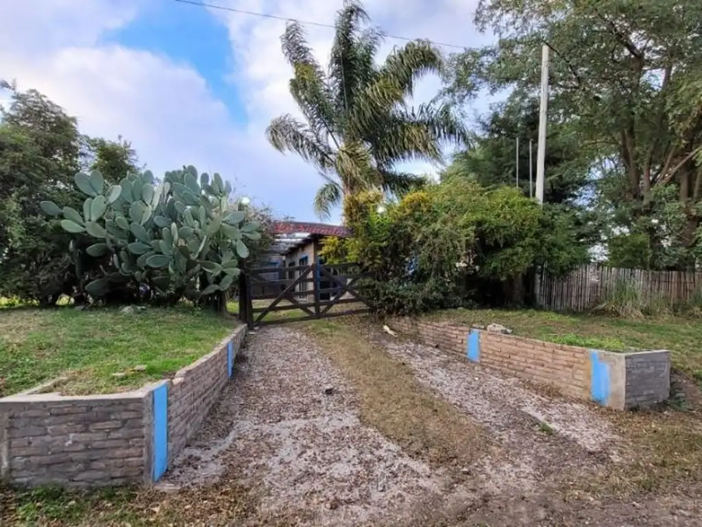 Casa Quinta Con Pileta, Y Amplio Terreno Parquizado