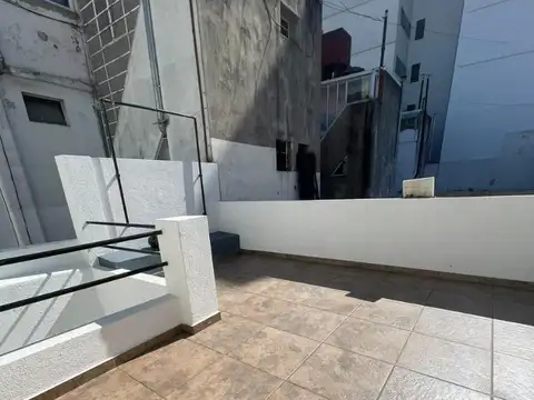 ALQUILER - CASA 3 AMB CON TERRAZA PROPIA - BARRACAS