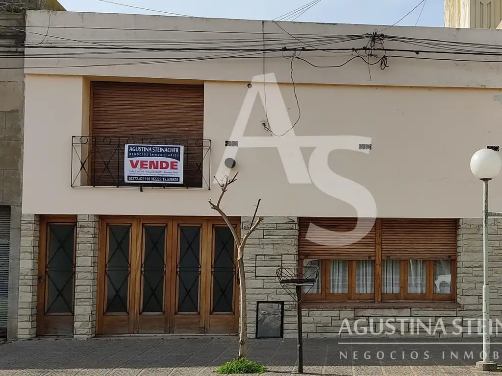 Casa céntrica con gran terreno