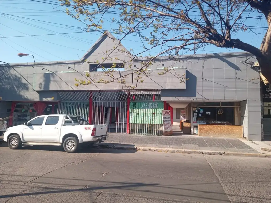 Salón comercial c/ estacionamiento centro Burzaco