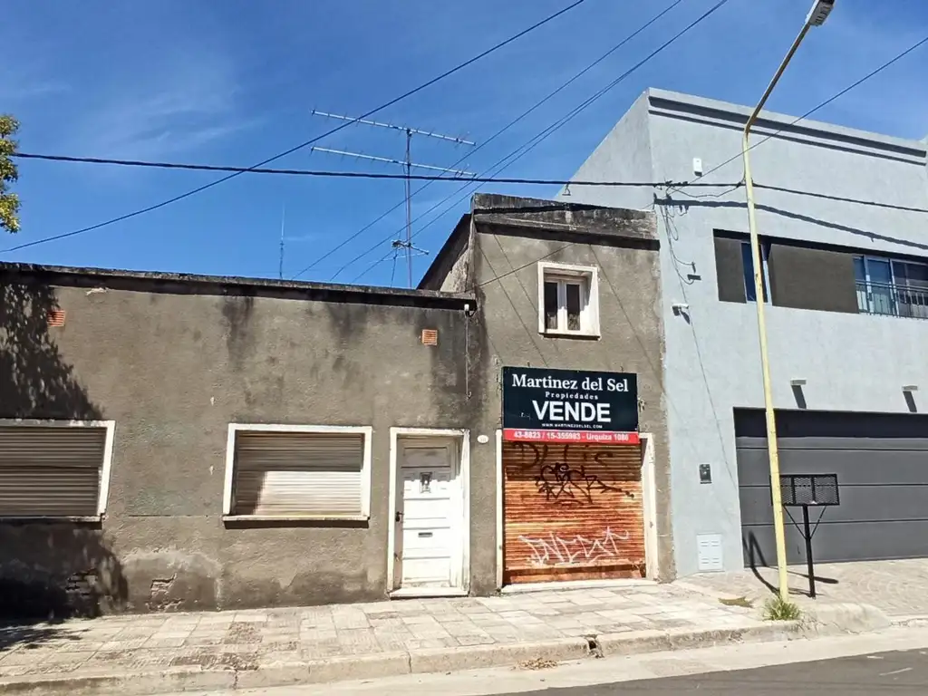 Casa a refaccionar o demoler de 10m de frente, céntrica.