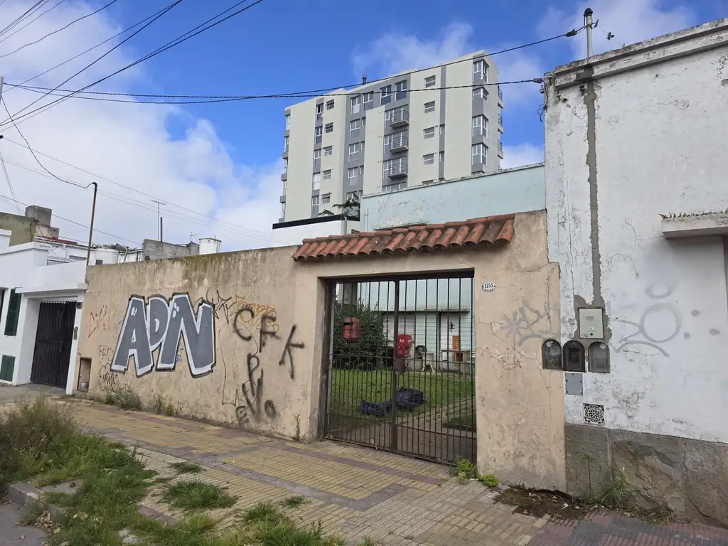 Casa 4 amb a reciclar o demoler.