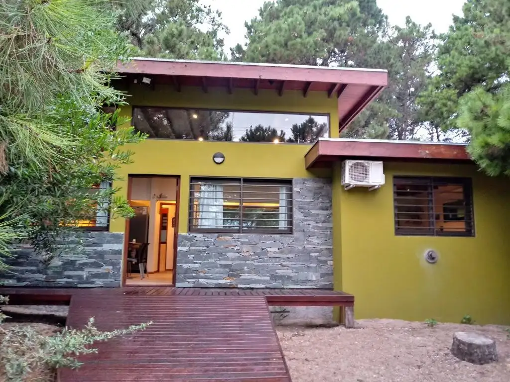 Casa en venta - 3 Dormitorios 3 Baños - 675mts2 - Mar de las Pampas