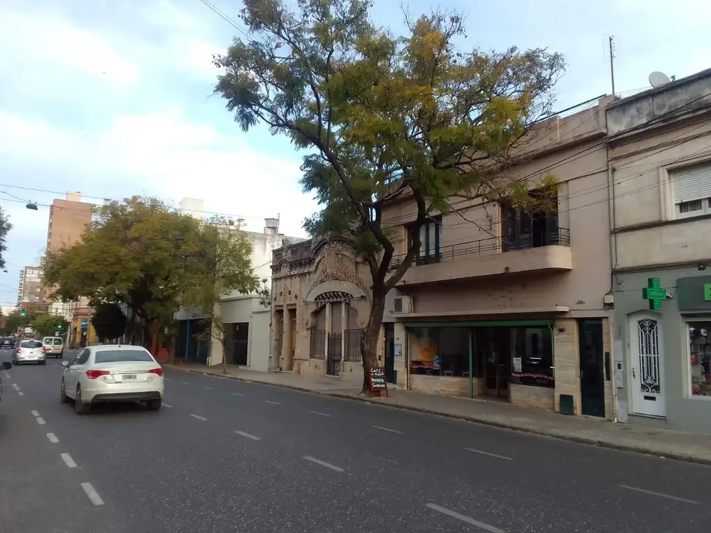 Casa en en Salta al 3000, Ideal para constructora